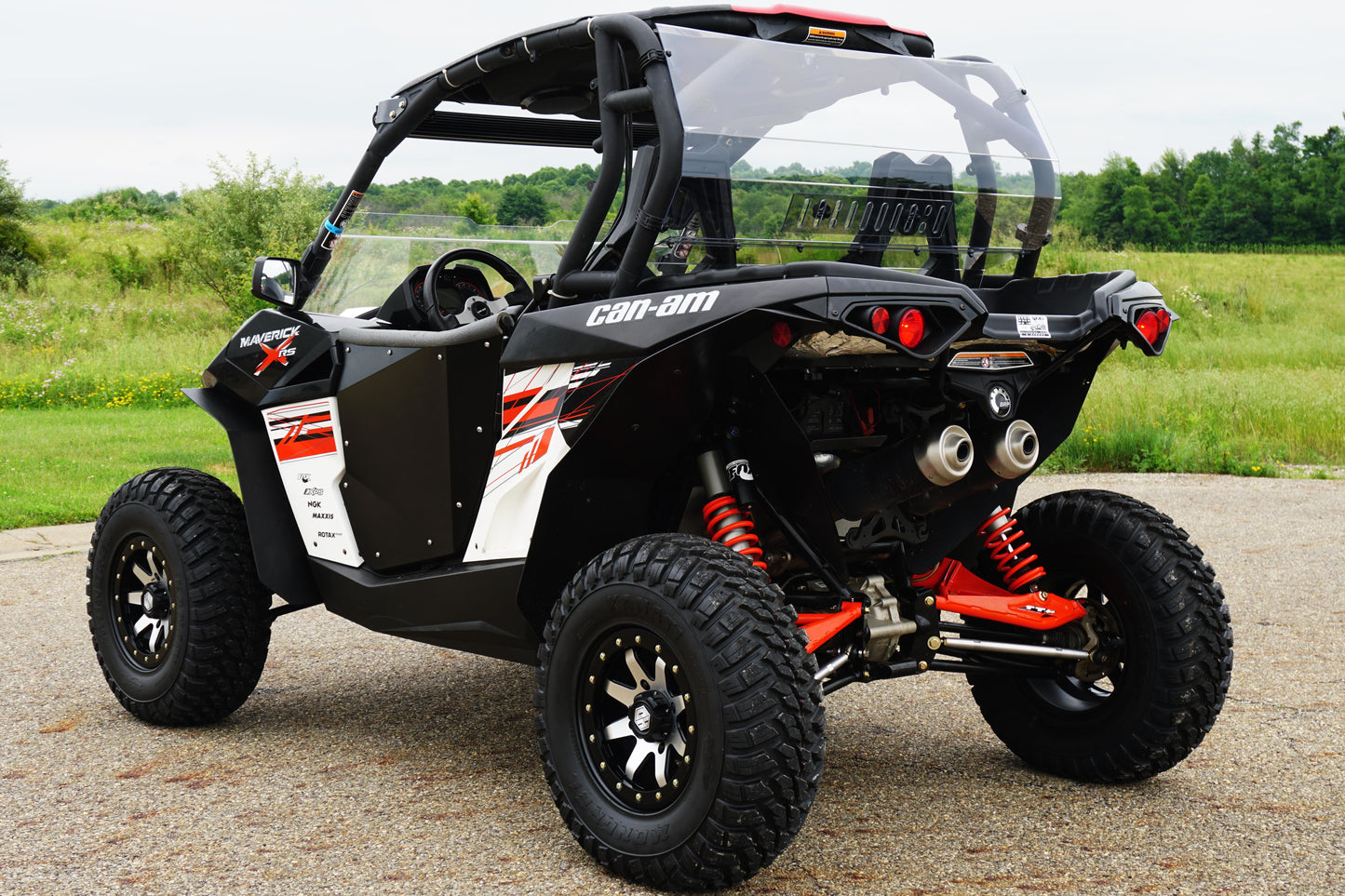 Rear Windshield W/Vent Can