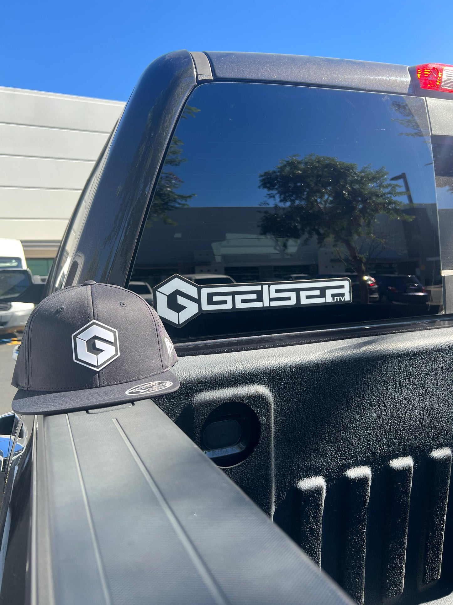 GEISER PERFORMANCE BRANDED BILLS SNAP BACK HAT